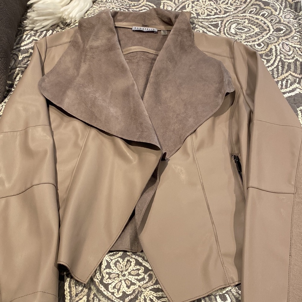 Beautiful taupy/grayish leather feel short jacket